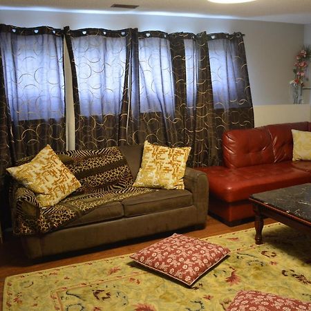 Aasra Home Kelowna Esterno foto