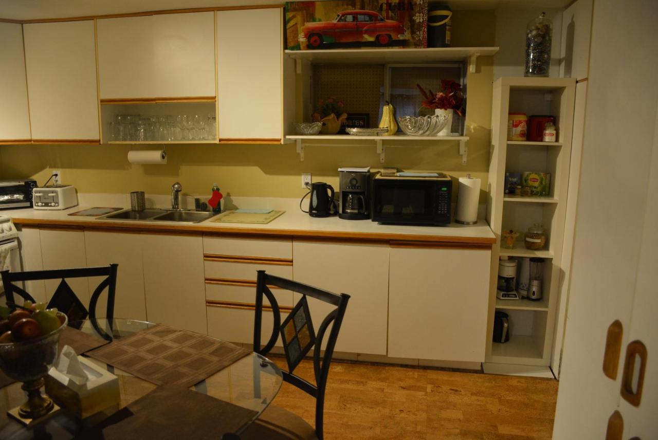Aasra Home Kelowna Esterno foto