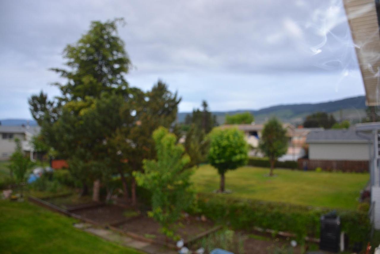 Aasra Home Kelowna Esterno foto
