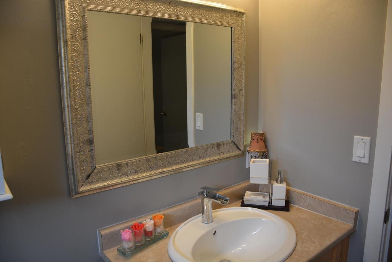Aasra Home Kelowna Esterno foto