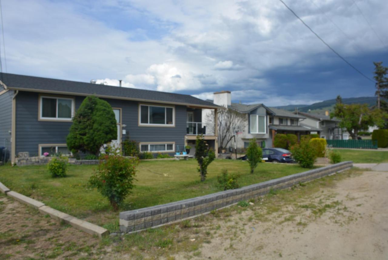 Aasra Home Kelowna Esterno foto